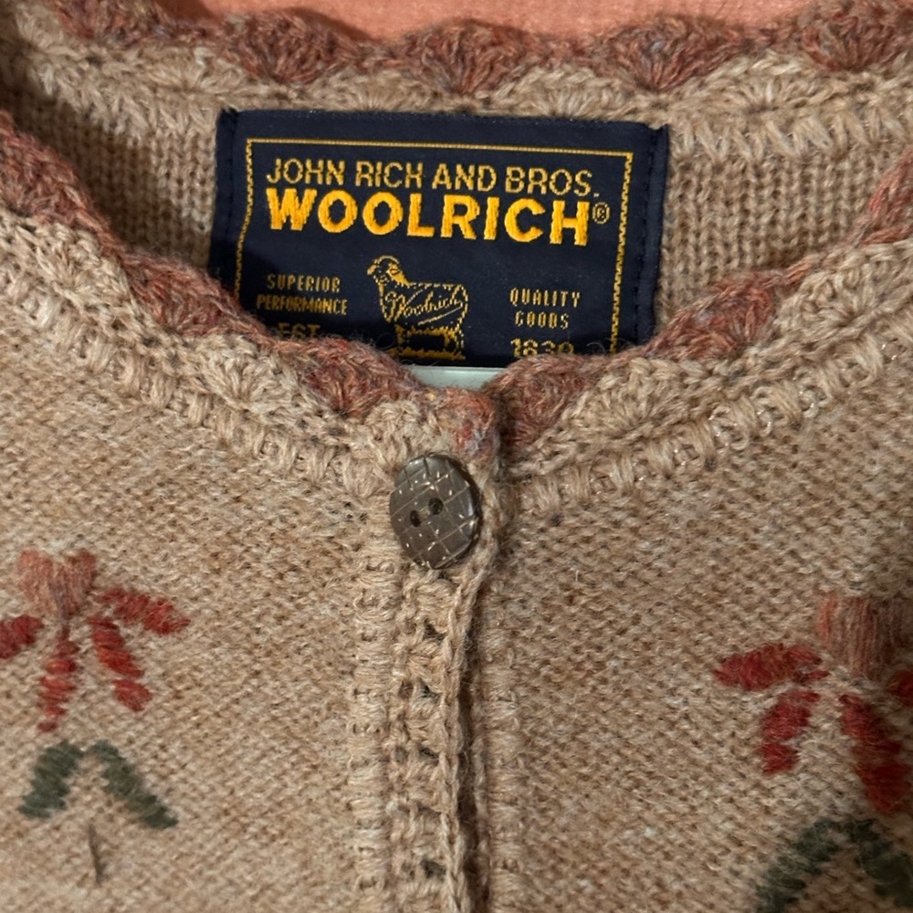 This is a Woolrich women's embroidered wool cardigan - Picture 6 of 7
